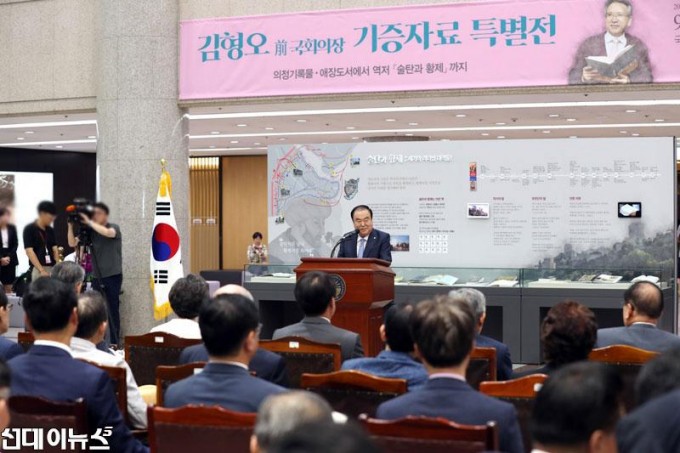 김형오-전-국회의장-기증자료-특별전-참석(1).jpg