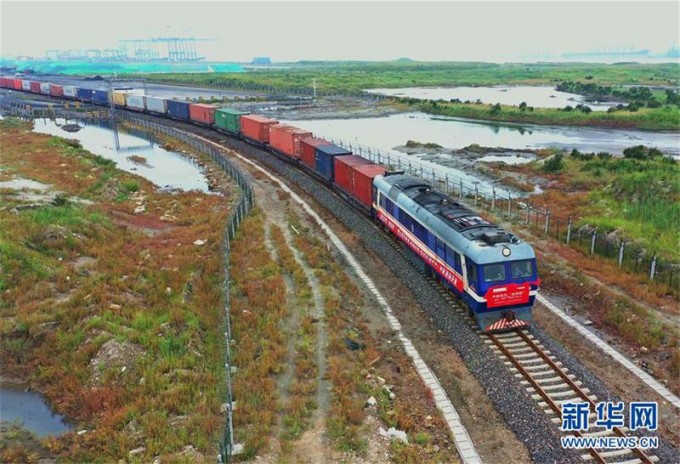 중국-유럽-열차(탕시유)-2020년-8월-26일-차오페이뎬항구-출발-사진-출처-신화망.jpg
