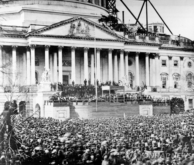 미국-링컨-대통령의-취임식-1861년.jpg
