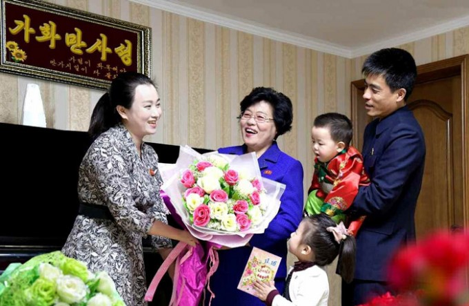 북한-어머니날-축하-사진--2020.11.16..jpg