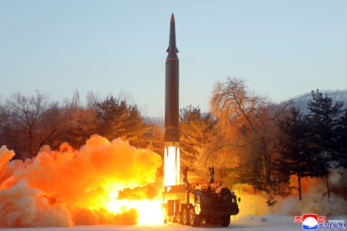 북한 극초음속미사일 발사-2022.1.5..jpg