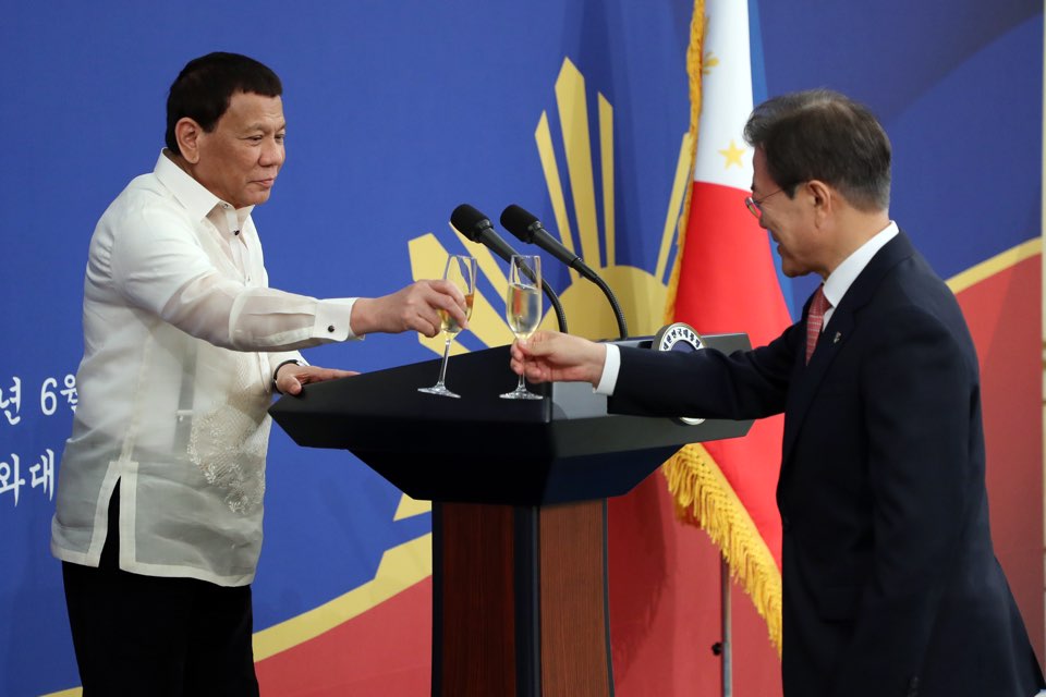 문재인 대통령, 두테르테 필리핀 대통령과 공식만찬