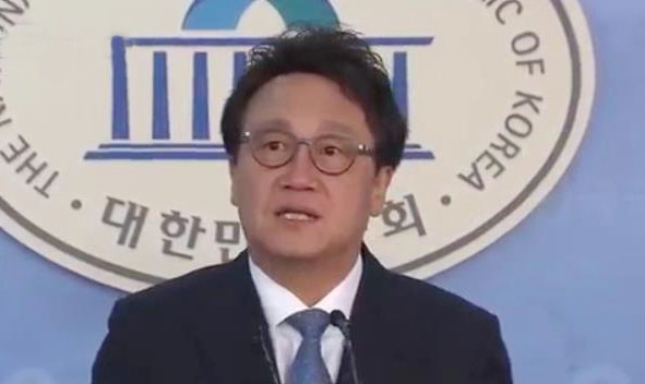 민병두, 성추행 폭로에 의원직 사퇴와 서울시장 경선 도전 포기