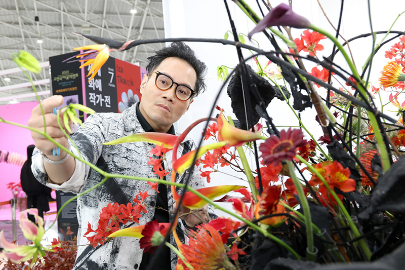 [포토] ‘2023고양국제꽃박람회’ 세계화예작가 초청전 ‘캘빈리’의 작품