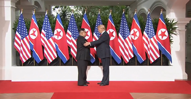 트럼프 대통령과 김 위원장 역사적 회담 ..."위대한 첫발 내딛다"