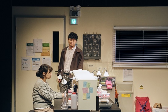 두산아트센터,  강현주 연출 연극 '잘못된 성장의 사례' 9월 23일까지 공연