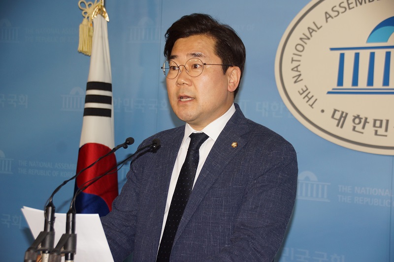 더불어민주당 박찬대 원내대변인 “한국당은 일본을 위한 엑스맨 활동을 중단하고 정체성을 분명히 하라”