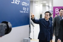 GTX 개통 앞두고 A노선 동탄역 방문한 김동연,“더 경기패스는 GTX까지 할인해주는 유일한 카드”