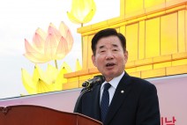 김진표 의장, 국회 정각회 봉축 점등식 참석...