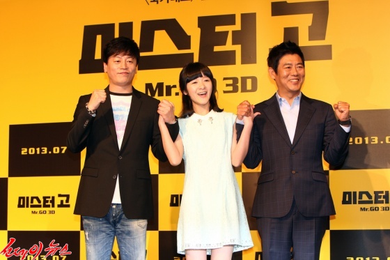 왼쪽부터 김용화 감독, 서교, 성동일 
