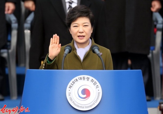 박근혜 대통령 취임 6개월의 국정운영 61.0% 지지율를 받고있다