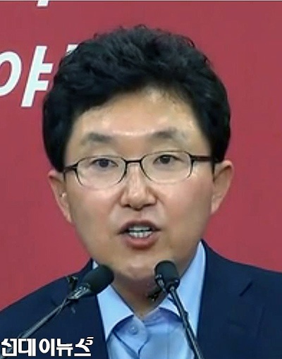 새누리당이 총선 참패 이후 당 쇄신을 이끌 혁신위원장에 비박계 3선인 김용태 의원을 내정했다.