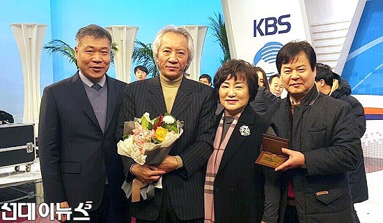 좌측부터 KBS한민족방송 김우석 부장. 박주현 PD. 이소연,박해상 진행자