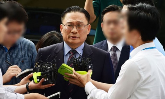 공관병에 대한 갑질 논란의 중심에 선 박찬주 대장이 8일 오전 서울 용산구 국방부 검찰단에 피의자 신분으로 출석하고 있다.