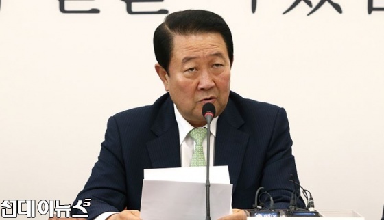 국민의당 박주선 비상대책위원장은 11일 국회에서 열린 비상대책회의에서 긴급 안보논의를 위한 청와대-여야 대표 회담을 정중히 제안한다고 밝혔다.