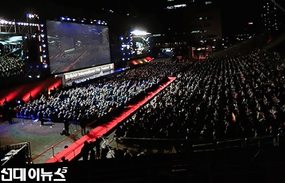 12일 저녁 부산 영화의 전당에서 제22회 부산국제영화제가 개막식이 진행되고 있다.