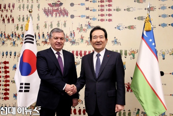 정세균 국회의장은 11월 24일 국회접견실에서 샤브카트 미르지요예프(Shavkat MIRZIYOYEV) 우즈베키스탄 대통령과 면담했다.
