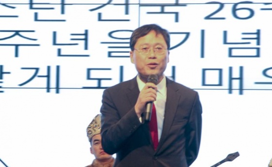 지난 14일 저녁 서울 동대문구 JW메리어트 호텔에서 열린 카자흐스탄 독립 26주년 기념식에서 산업통상자원부 김창규 상임위원이 축사를 하고 있다.