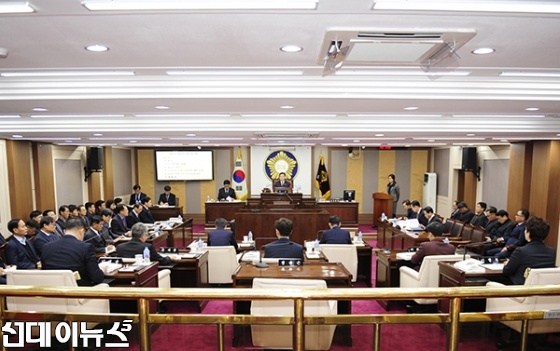포천시의회는 12일부터 19일까지 8일간의 의사일정으로 제130회 임시회를 개회했다.